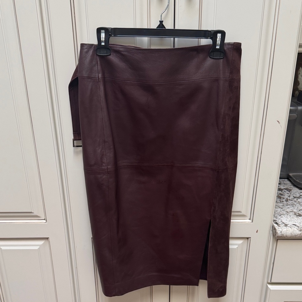 Chic Maroon Leather Pencil Skirt